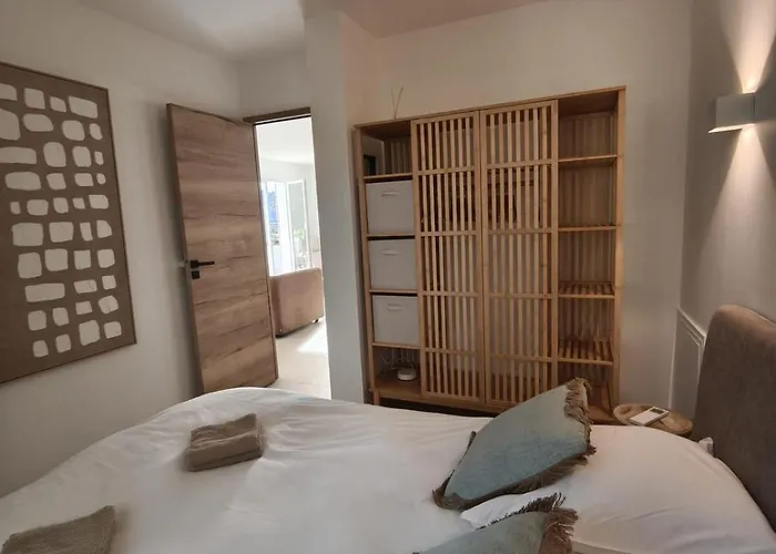 Апартаменты Cosy Riviera With Terrace Near The Сен-Рафаэль