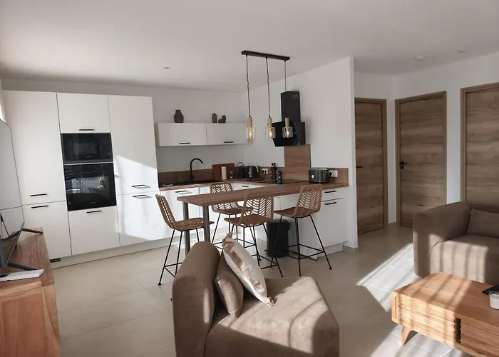 Cosy Riviera With Terrace Near The Сен-Рафаэль