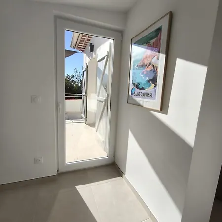 Cosy Riviera With Terrace Near The Apartment Saint-Raphael (Var)