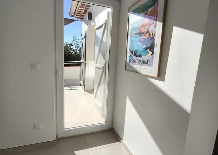 Cosy Riviera With Terrace Near The Apartment Saint-Raphael (Var)