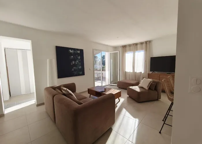 Cosy Riviera With Terrace Near The * Saint-Raphael (Var)