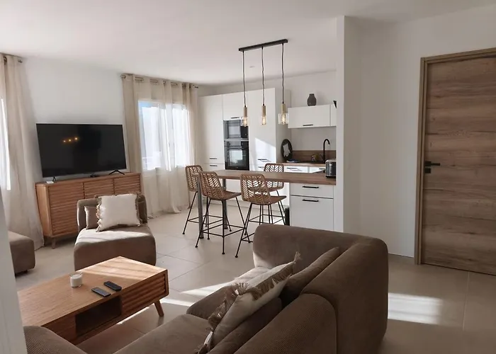 Cosy Riviera With Terrace Near The شقة Saint-Raphaël